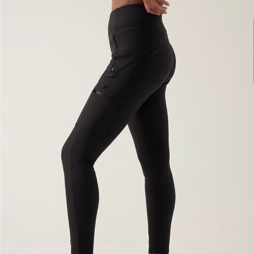 Athleta Headlands Hybrid Cargo Il Tight
Black